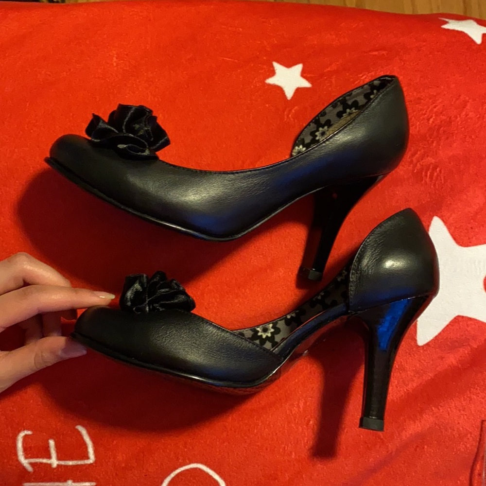 Depelicula black floral heels